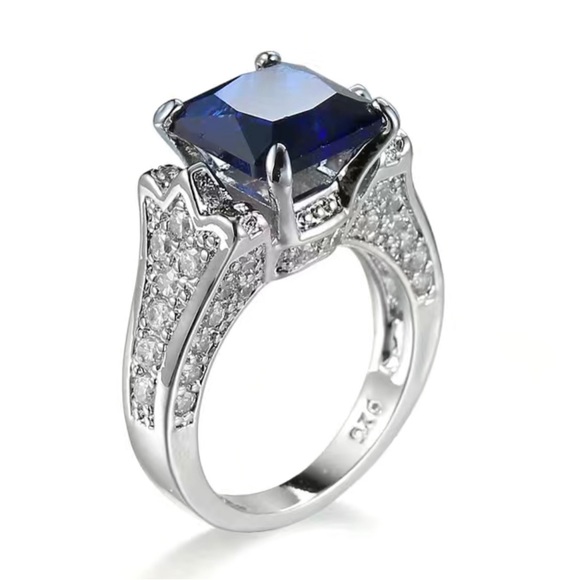 INCREDIBLY Beautiful Ornate Bohemian Sapphire Cubic Zirconia Ring - Picture 12 of 12